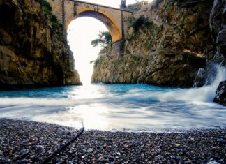 Il Fiordo di Furore: suggestioni nordeuropee e mediterranee