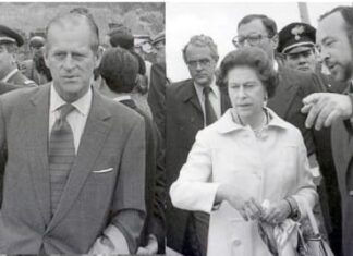 Un giovanissimo De Caro, con la regina Elisabetta, il principe Filippo d'Asburgo e il soprintendente Fausto Zevi, durante una visita dei reali inglesi a Pompei, 18 ottobre 1980.