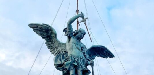 Maggio in Campania sulle vie di San Michele: riti, processioni e santuari
