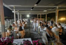 San Lorenzo: al Varca d’Oro torna la “Notte sotto le Stelle”, cena in spiaggia tra gusto e musica